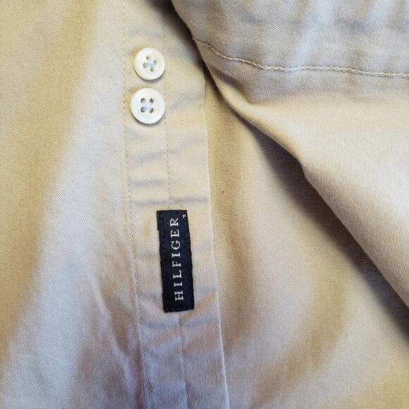 TOMMY HILFIGER SUPER SOFT BEIGE LARGE BUTTON DOWN - Picture 4 of 5